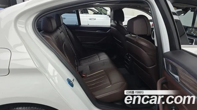 BMW 5 серии 2018 thumb 11