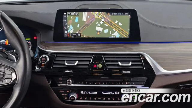 BMW 5 серии 2018 thumb 12