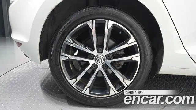 Volkswagen Golf Sportsvan 2015 thumb 5