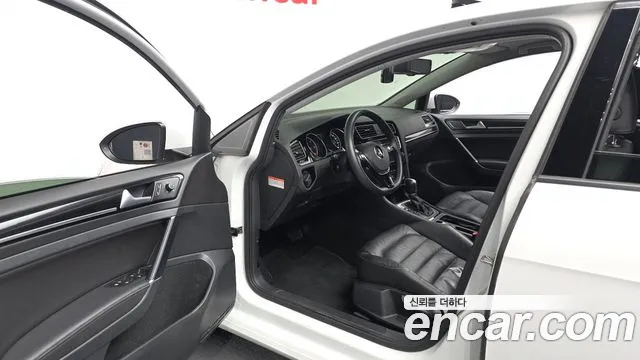 Volkswagen Golf Sportsvan 2015 thumb 10
