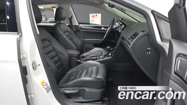 Volkswagen Golf Sportsvan 2015 thumb 11