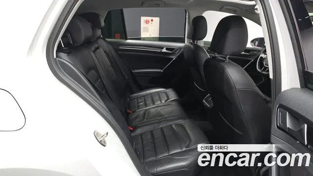 Volkswagen Golf Sportsvan 2015 thumb 12