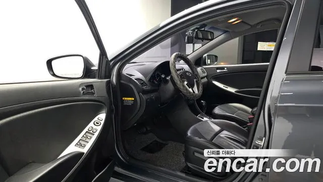 Hyundai Accent 2013 thumb 10