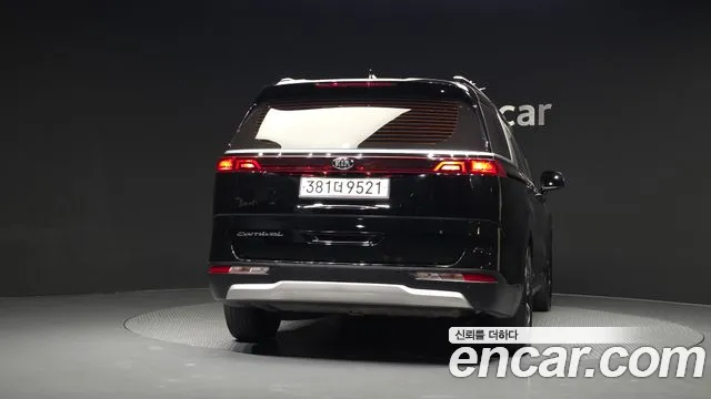 Kia Carnival 2021 thumb 4