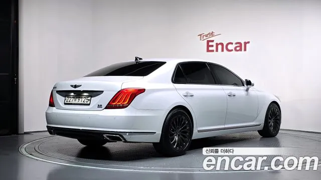 Genesis G90 2016 thumb 2