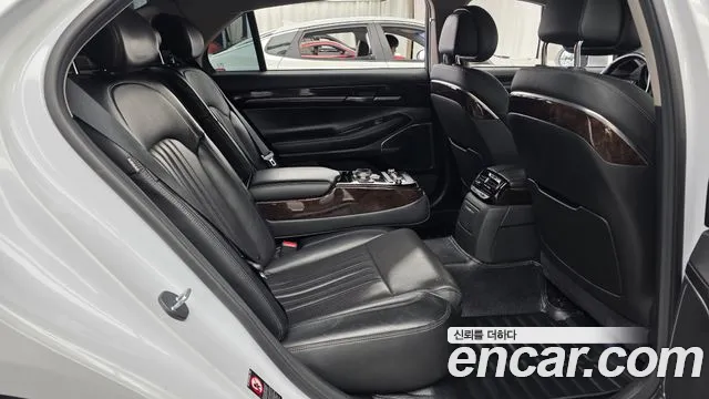 Genesis G90 2016 thumb 11