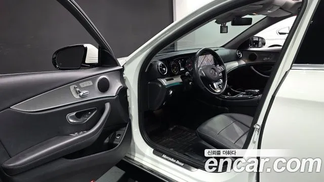 Mercedes-Benz E-Класс 2017 thumb 10