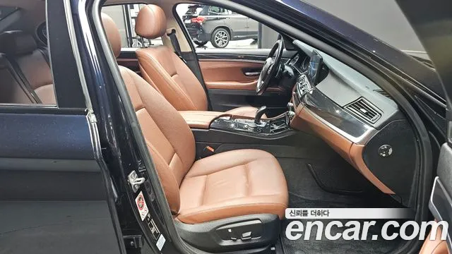 BMW 5 серии 2016 thumb 10