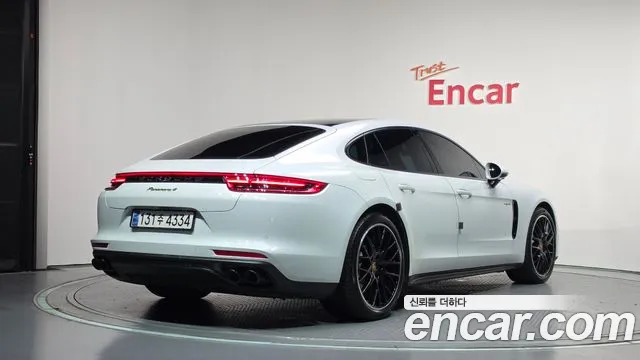 Porsche Panamera 2018 thumb 2