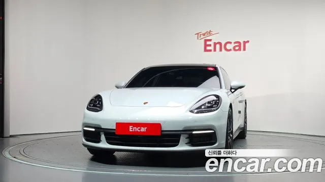 Porsche Panamera 2018 thumb 3