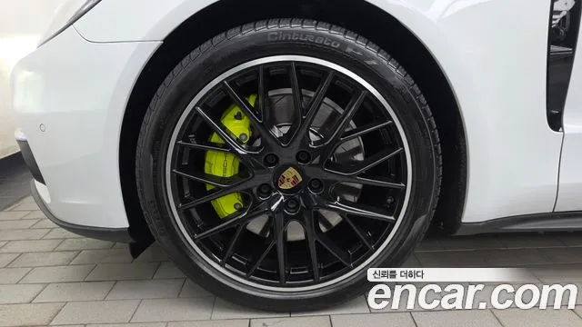 Porsche Panamera 2018 thumb 5