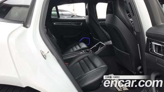 Porsche Panamera 2018 thumb 11