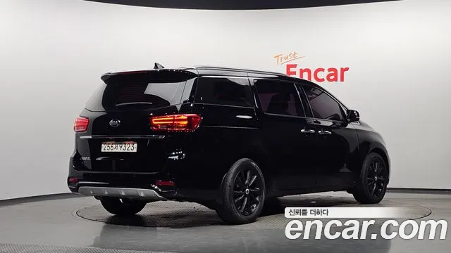 Kia Carnival 2018 thumb 2