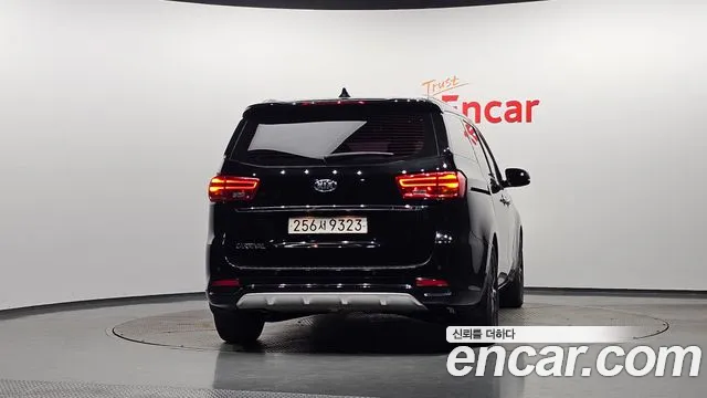 Kia Carnival 2018 thumb 4