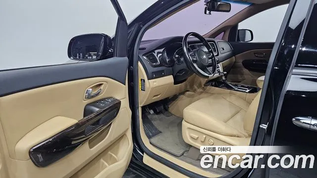 Kia Carnival 2018 thumb 10