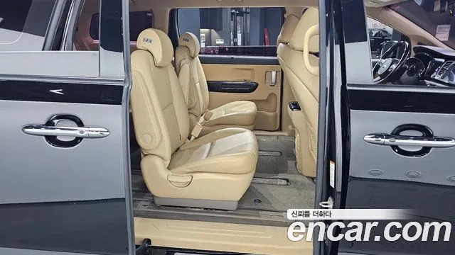 Kia Carnival 2018 thumb 11