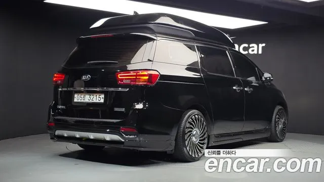 Kia Carnival 2018 thumb 2