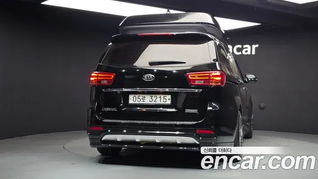 Kia Carnival 2018 thumb 4