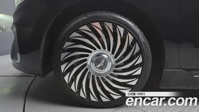 Kia Carnival 2018 thumb 5