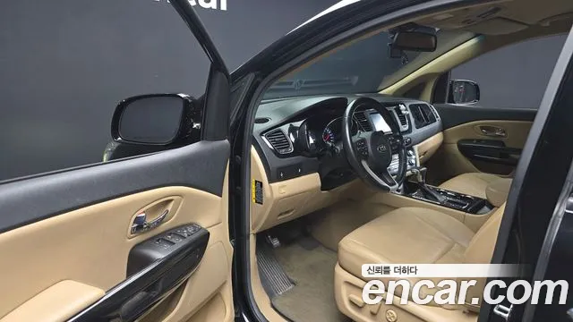 Kia Carnival 2018 thumb 10