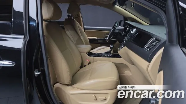Kia Carnival 2018 thumb 11