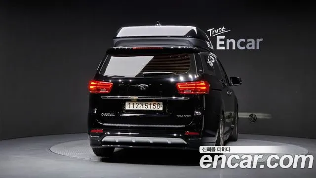 Kia Carnival 2019 thumb 4