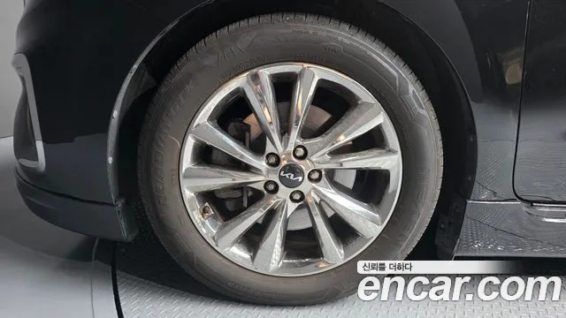 Kia Carnival 2019 thumb 5