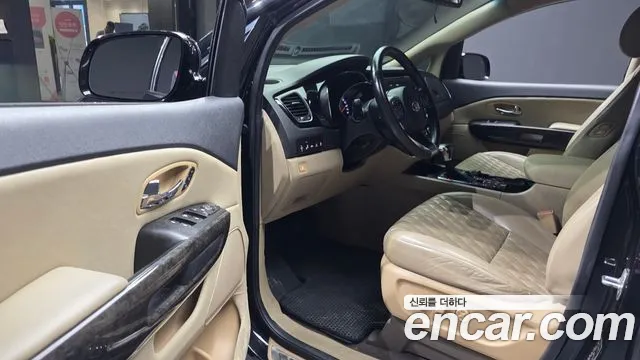 Kia Carnival 2019 thumb 10
