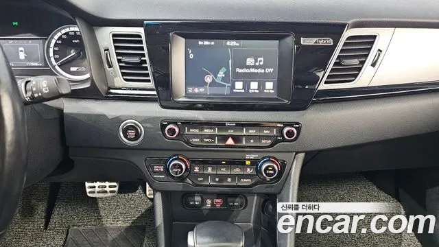 Kia Niro 2017 thumb 12