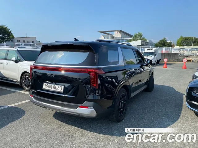 Kia Carnival 2024 thumb 4
