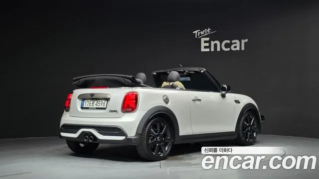 Mini Cooper Convertible 2023 thumb 2