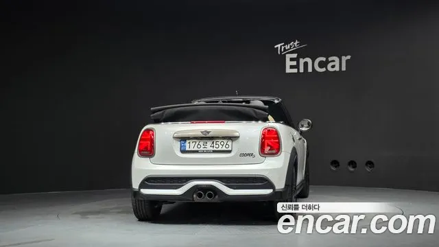 Mini Cooper Convertible 2023 thumb 4
