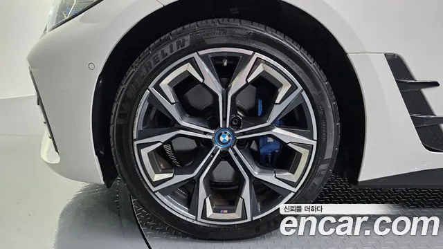 BMW i4 2023 thumb 4