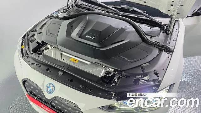 BMW i4 2023 thumb 5