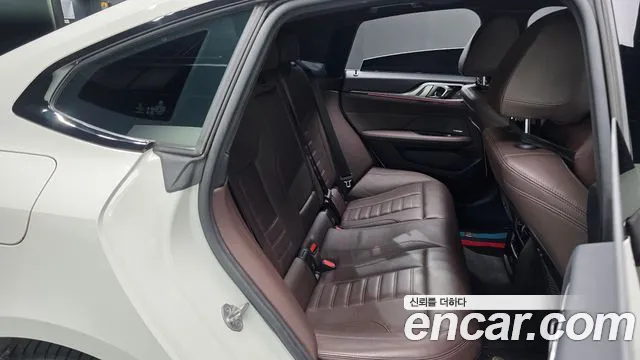 BMW i4 2023 thumb 10