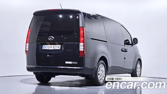 Hyundai Staria 2023 thumb 2