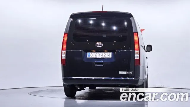 Hyundai Staria 2023 thumb 4