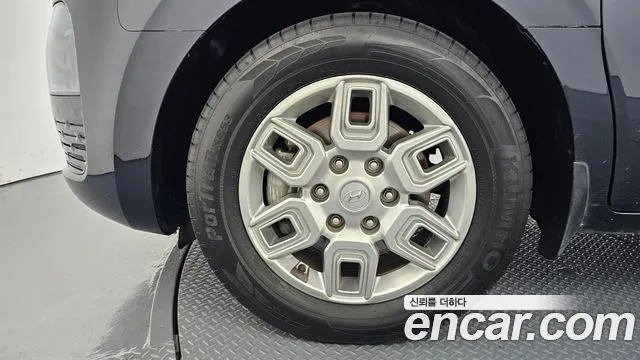 Hyundai Staria 2023 thumb 5