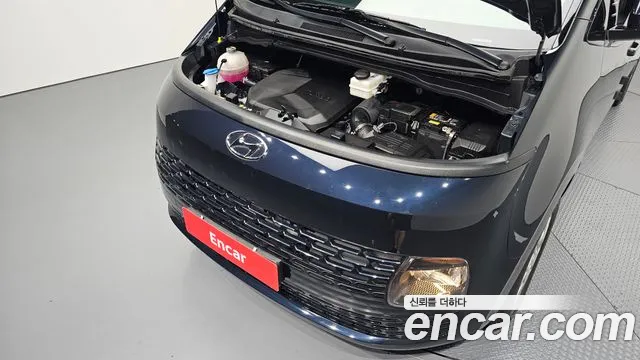 Hyundai Staria 2023 thumb 6