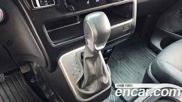 Hyundai Staria 2023 thumb 9