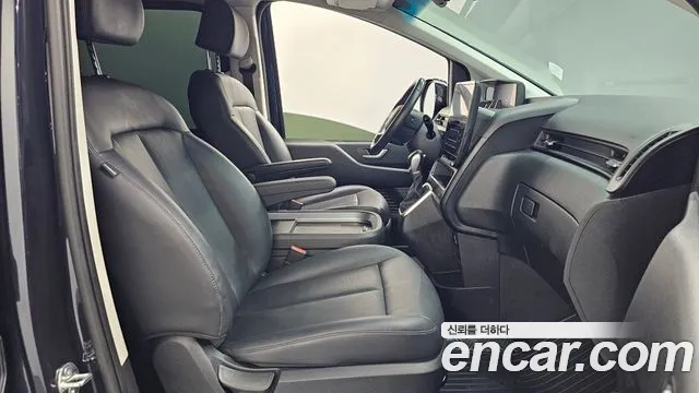 Hyundai Staria 2023 thumb 11