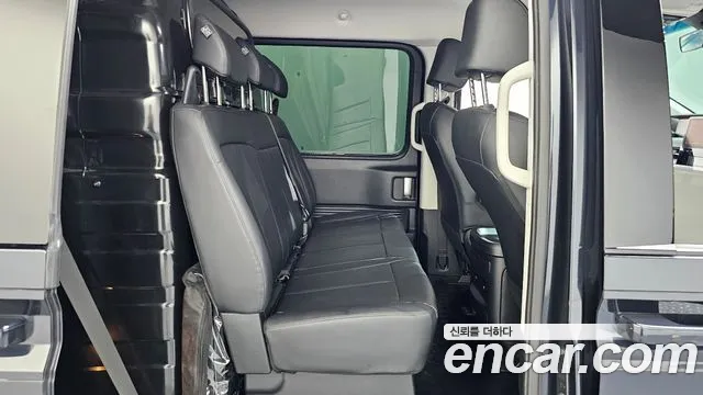 Hyundai Staria 2023 thumb 12