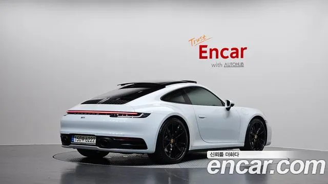Porsche 911 2020 thumb 2