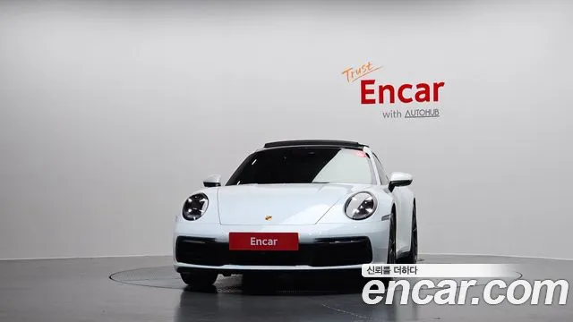 Porsche 911 2020 thumb 3