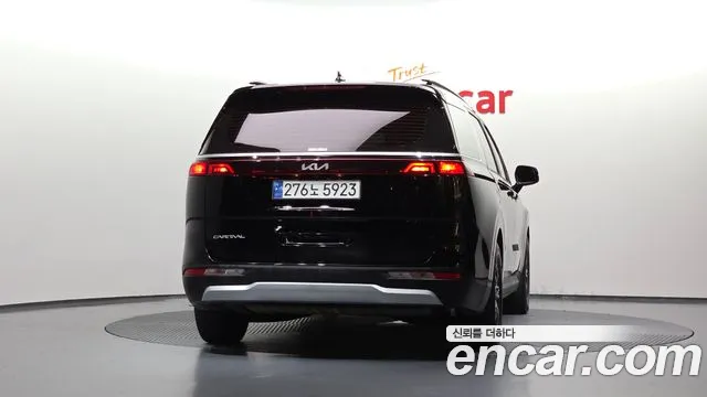 Kia Carnival 2023 thumb 4