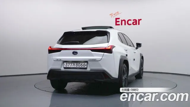 Lexus UX 2021 thumb 4