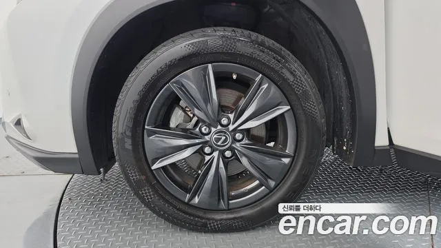 Lexus UX 2021 thumb 5