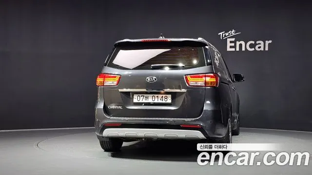 Kia Carnival 2016 thumb 4