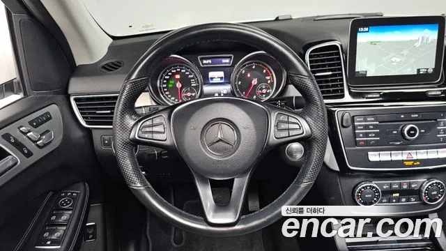 Mercedes-Benz GLE 2018 thumb 12