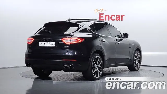 Maserati Levante 2018 thumb 2